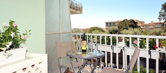 Luxury apartment in Sorrento center, Wi-Fi, AC, breakfast, garage