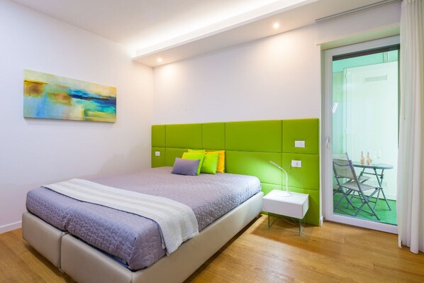 5 chambres, coffre-fort, bureau, système d’insonorisation