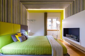 5 bedrooms, in-room safe, desk, soundproofing