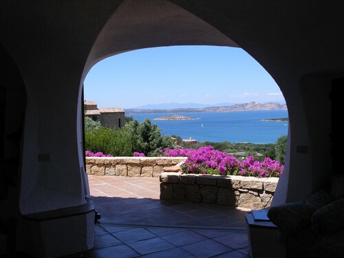 Architect-designed villa, spectacular sea views, pool