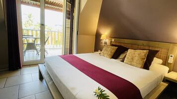 Kamar Triple Superior, Beberapa Tempat Tidur, teras | Seprai premium, bantalan ekstra lembut, dan brankas