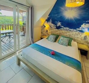 Superior kamer, 1 kingsize bed, terras | Luxe beddengoed, pillowtop-bedden, een kluis op de kamer