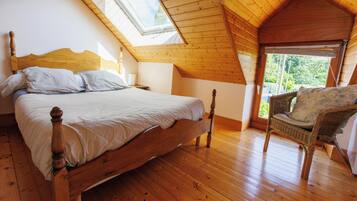 2 chambres, bureau, fer et planche à repasser, lit parapluie