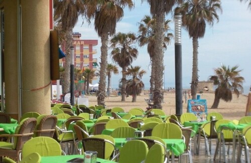 Penthouse with terrace of 40 m2 - 50 meters from the beach