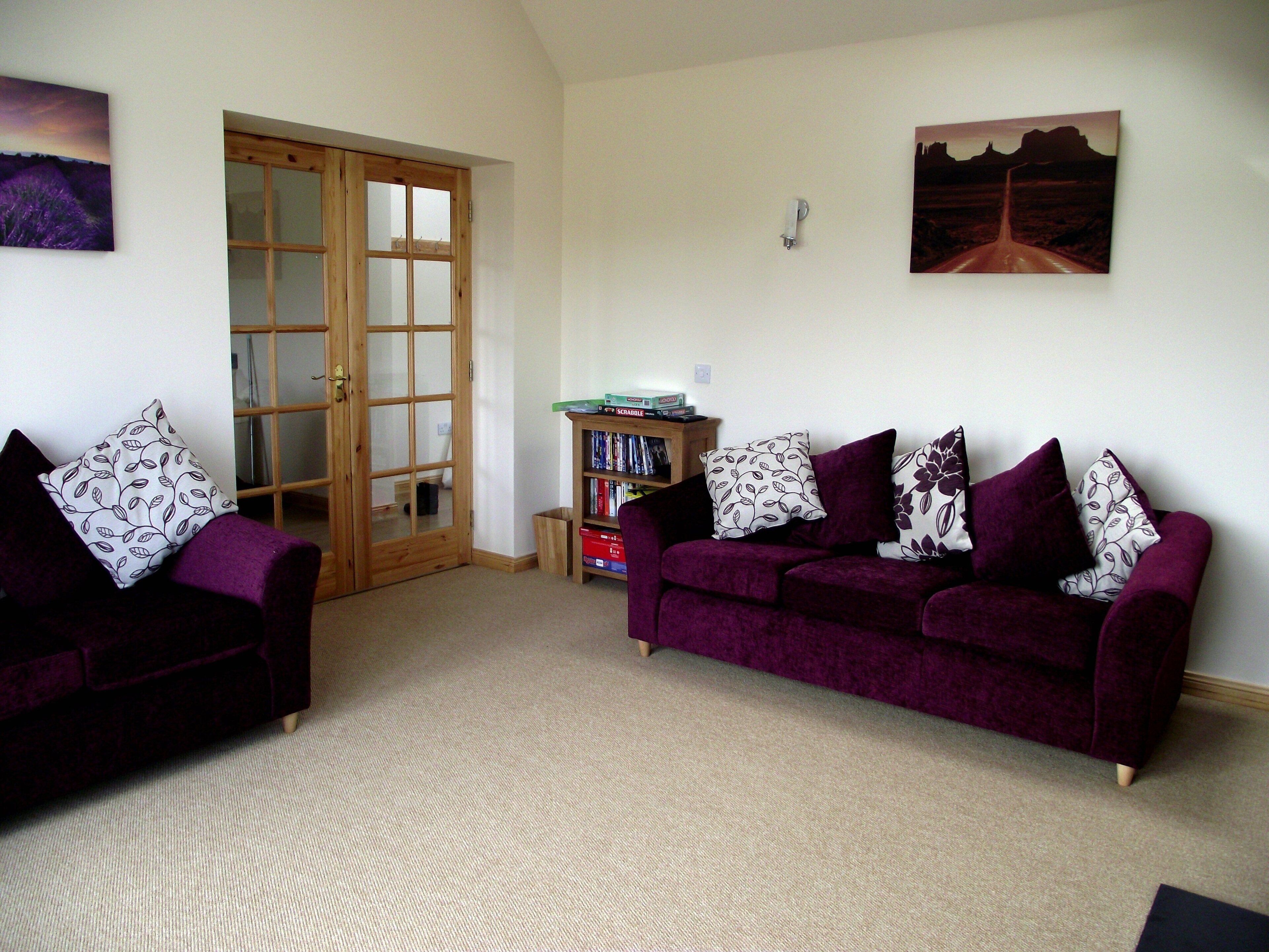 Lovely cottage with views of loch. Near to Neist Point light house.
