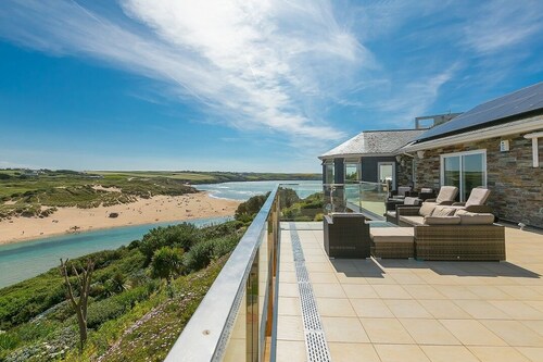 Luxury spacious sea front house with indoor swimming pool