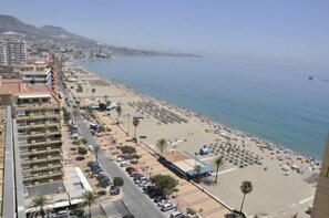 Beach nearby, sun-loungers, beach towels