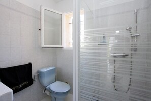 Bathtub, hair dryer, towels, toilet paper
