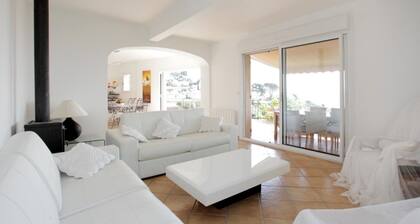 Geräumige Villa 160m2 Privater Pool Klimaanlage Meerblick Uneinnehmbar Free Wifi