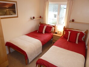 3 habitaciones, tabla de planchar con plancha, cuna de viaje y wifi 