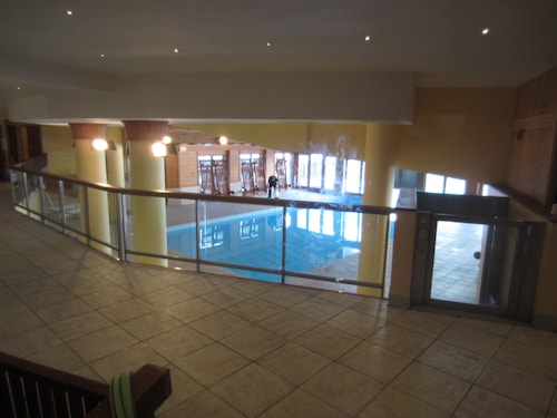 LES ARCS 1950, APPT TOUT CONFORT, 100% SKIS AUX PIEDS, PLEIN SUD, PISCINE, SAUNA