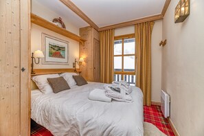 4 bedrooms, internet, bed sheets