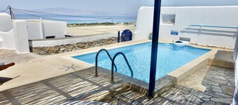 Kamari Villa-B w/private Pool & Jacuzzi