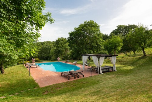 Villa Rosaspina: villa de 1700 avec piscine privée,Air conditionné,Jacuzzi, WiFi