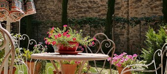 Ibisco di Gautier, suggestiva casetta con giardino privato in borgo medioevale