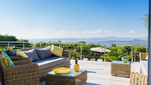 Délicieuse Villa, vue magnifique baie de saint tropez, piscine chauffée 