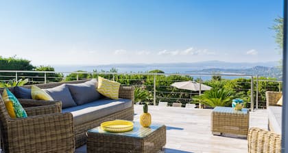 Délicieuse Villa, vue magnifique baie de saint tropez, piscine chauffée