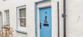 4 Evans Terrace Beautiful Cottage in the heart of Aberdovey! Free parking permit