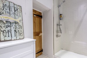 Shower, hair dryer, towels