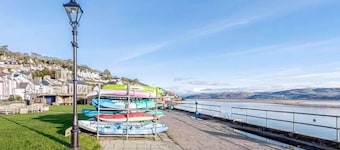 4 Evans Terrace Beautiful Cottage in the heart of Aberdovey! Free parking permit