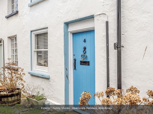 4 Evans Terrace Beautiful Cottage in the heart of Aberdovey! Free parking permit