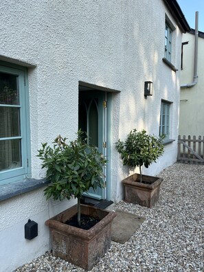 تفاصيل الفندق من الخارج