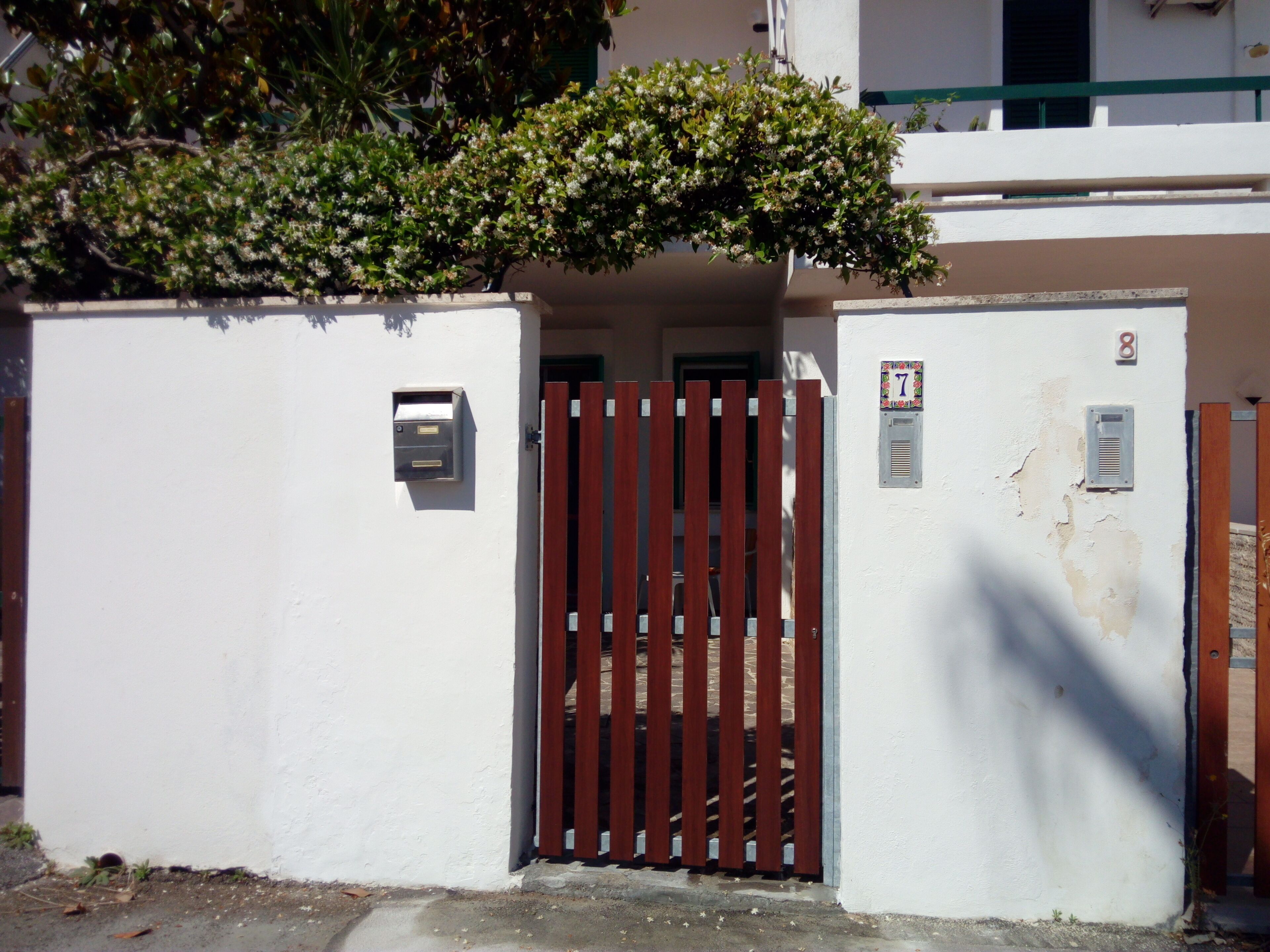 Beach holidays between nightlife and relaxation