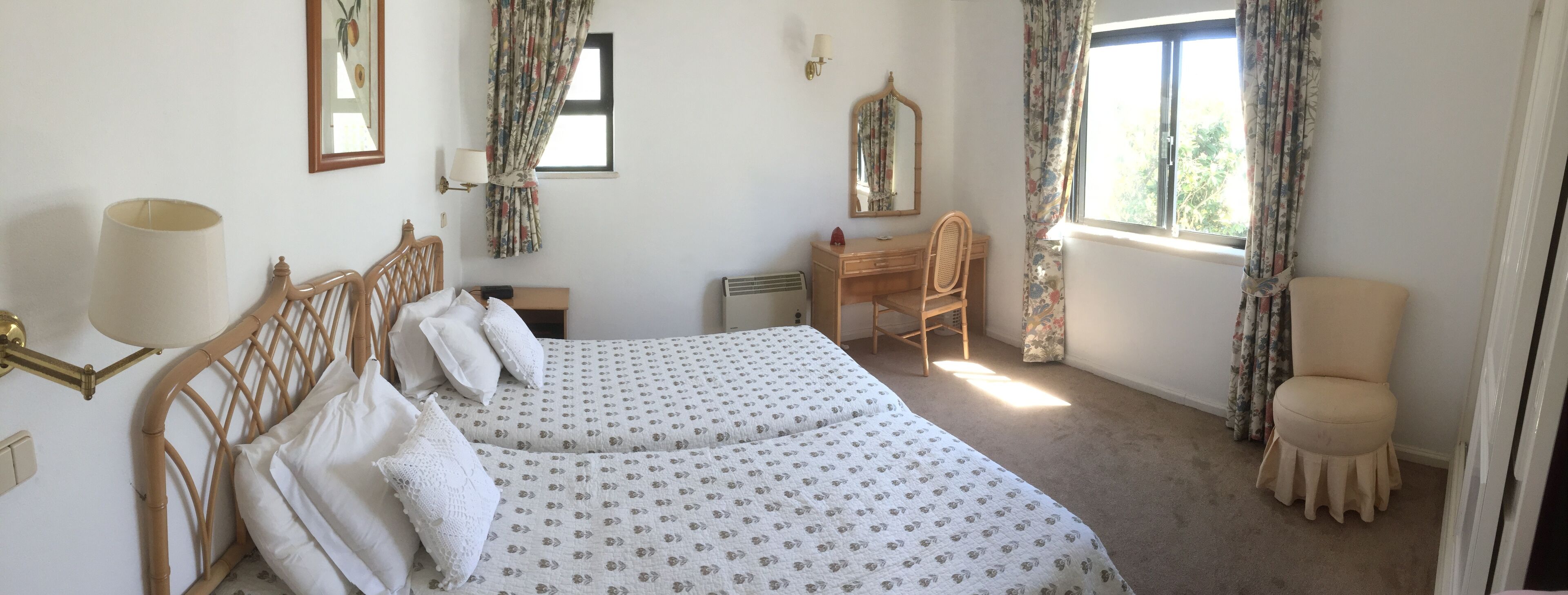 1st Flr Sea View Apartment Set In Landscaped Gardens With Communal Outdoor Pool