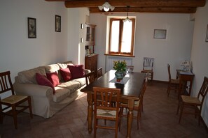 TV, DVD player, foosball, table tennis - Franca's House (Sant'Angelo in Pontano)