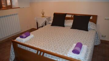 6 slaapkamers, een strijkplank/strijkijzer, reisbedje, gratis wifi