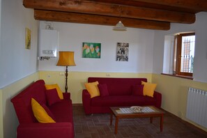 TV, DVD player, foosball, table tennis - Franca's House (Sant'Angelo in Pontano)