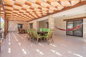 Outdoor dining - 4bdr Family friendly villa with 400sq.m. playground,private heated swimming pool (Paphos)