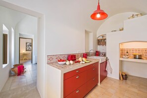 Fridge, microwave, coffee/tea maker, electric kettle