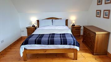 3 bedrooms, iron/ironing board, travel cot, free WiFi