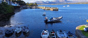 Luxury Connemara Cottage With Panoramic Views Of The Sea And Mountains 