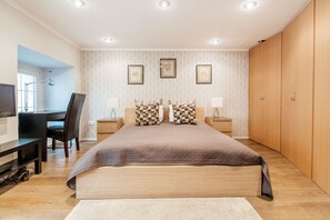 1 bedroom, desk, iron/ironing board, free WiFi