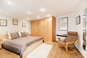 1 dormitorio, escritorio, tabla de planchar con plancha y wifi gratis