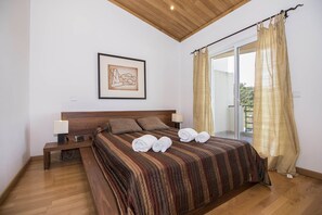 3 bedrooms, in-room safe, iron/ironing board, free WiFi