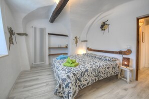 2 bedrooms, iron/ironing board, travel cot, free WiFi - Iara – Relax nature and biking among olive trees and  silence at Casa del Canto (Calice Ligure)