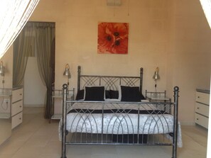 5 Schlafzimmer, Bügeleisen/Bügelbrett, Reisekinderbett, WLAN