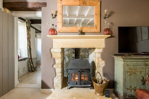 Interior - 5* Gorgeous Stone Cottage in an Idyllic Picture Postcard Village. Parking/Garden (Blockley)