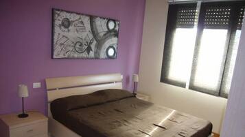 1 camera, ferro/asse da stiro