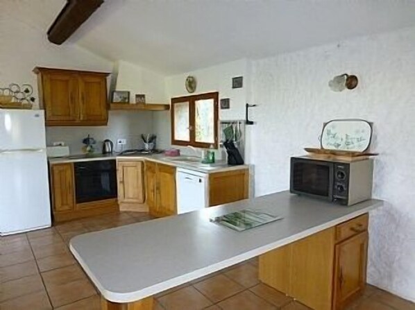 Kühlschrank, Mikrowelle, Ofen, Geschirrspüler