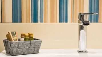 Dusj, hårføner, bidé og håndklær