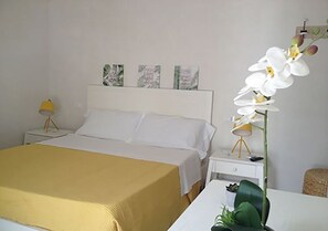 4 bedrooms, desk, iron/ironing board, travel cot