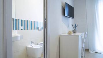 Dusj, hårføner, bidé og håndklær