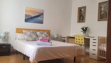 3 slaapkamers, een bureau, een strijkplank/strijkijzer, gratis wifi