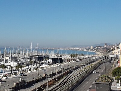 Full floor, in front of the Mediterranean Sea. Central to 5 "