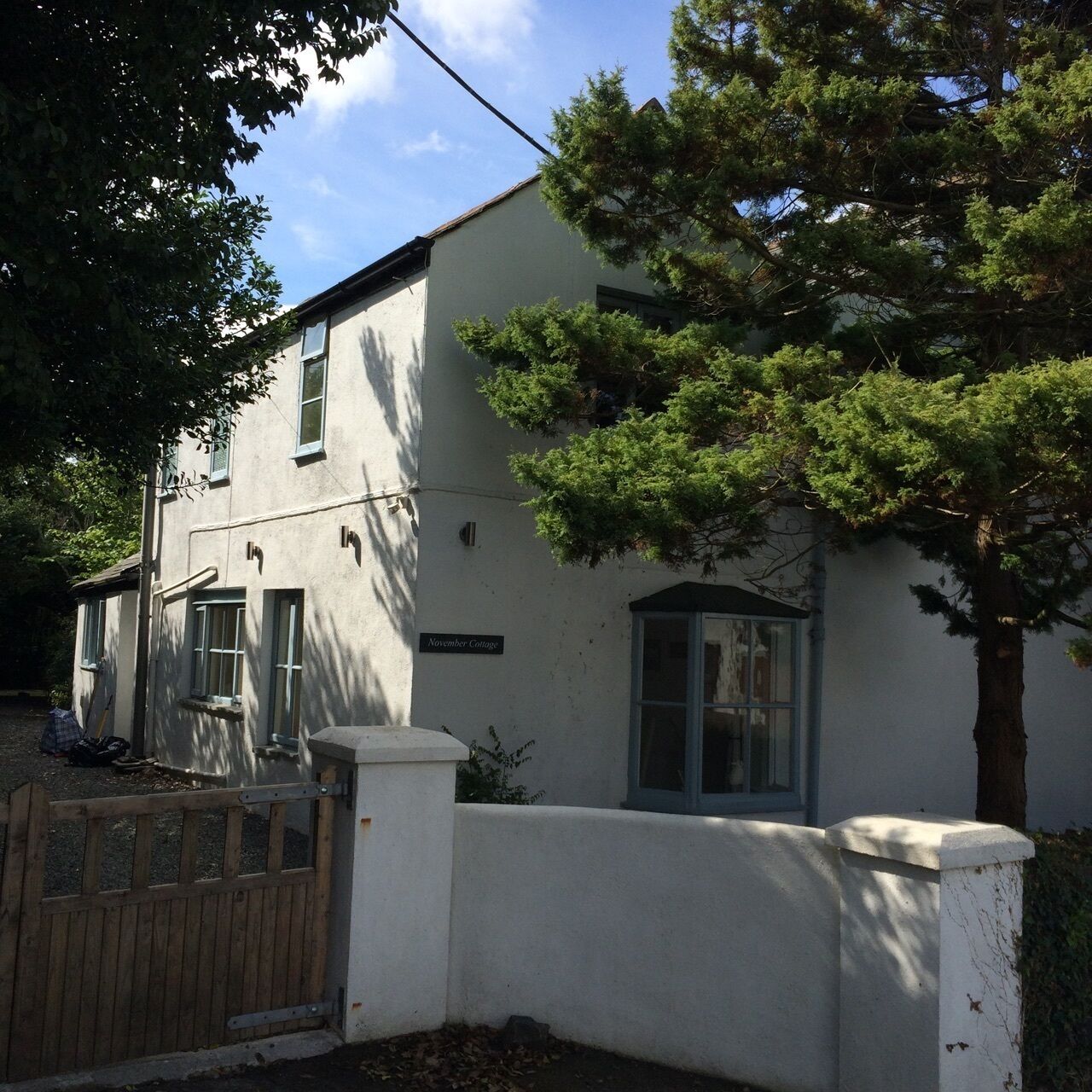 Romantic Break away for  family & dog friendly cottage, off road parking