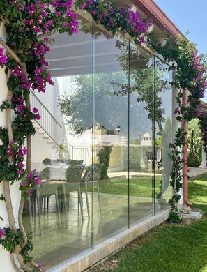 Outdoor dining - Villa M - Charming and Beautiful, Sea View (Carovigno)